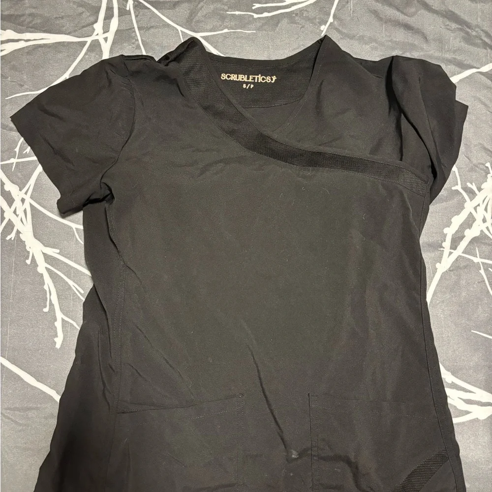 Assorted Scrubs - Picture 5 of 9